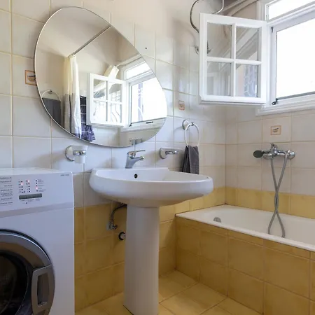 Liakos' Daire Vasiliká